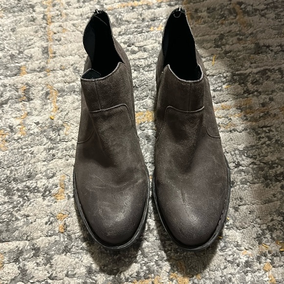 Born Suede Ankle Boots EUC - Picture 1 of 4
